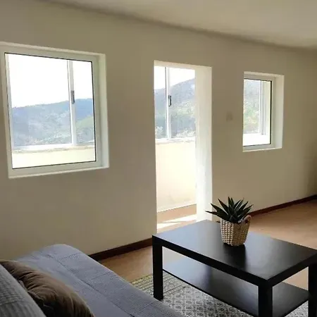 Cozy House With View In 別荘 Ruivãis