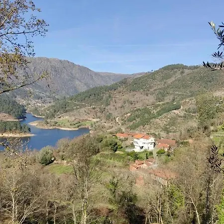 Cozy House With View In 別荘 Ruivãis