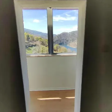 Cozy House With View In Ruivãis