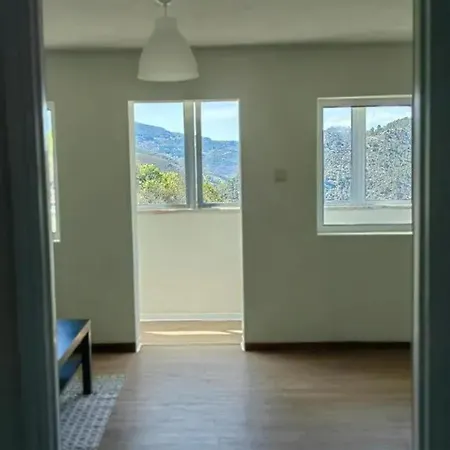 Cozy House With View In Ruivãis